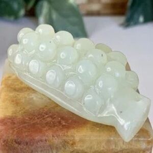 Chinese Green Jade Handmade Carved Grapes Berries Pendant Figurine Statue 2.8"